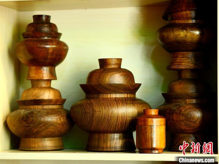 圖為各種木碗成品?！?鄧巴 　攝