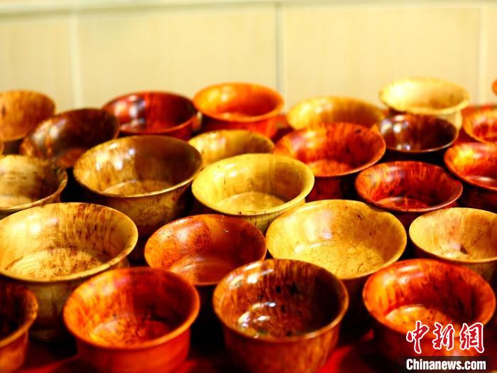 圖為木碗成品?！?鄧巴 　攝