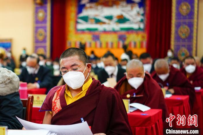 圖為宗教界委員參會(huì)建言資政?！〗w波 攝