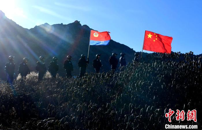 1月6日，移民警察正在乃堆拉巡邏?！±盍?攝