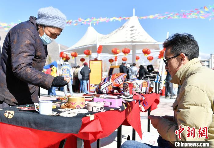 圖為展銷會現(xiàn)場?！∝暩聛硭?攝