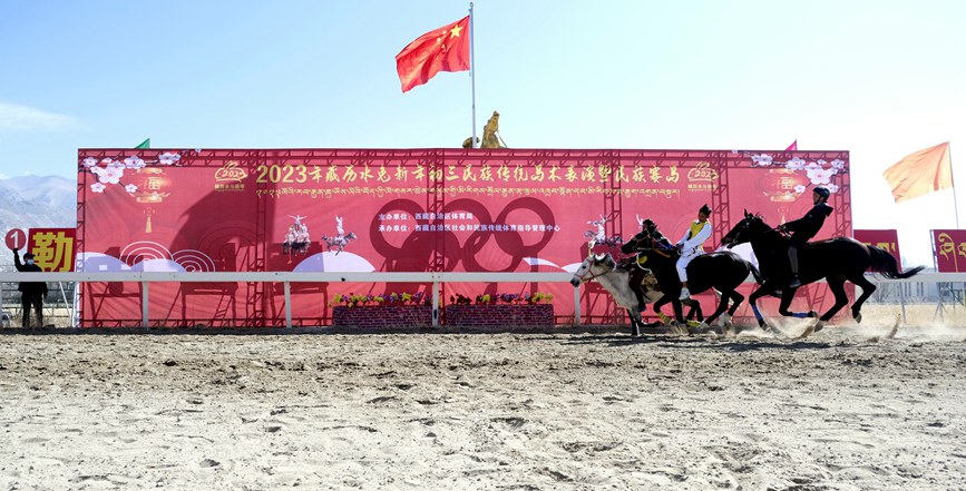 藏歷新年，精彩的馬術(shù)表演。潘多攝