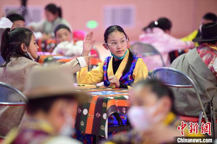 圖為比賽現(xiàn)場(chǎng)?！∝暩聛?lái)松 攝