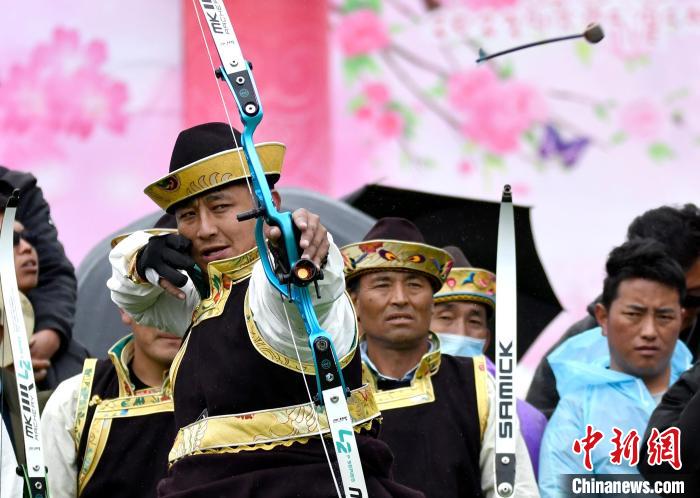 3月28日，選手參加響箭比賽?！±盍?攝