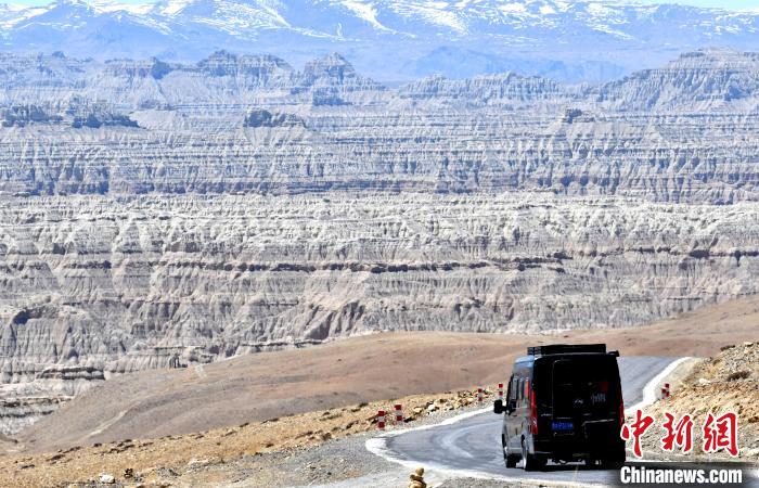 4月5日，西藏阿里札達(dá)土林?！±盍?攝