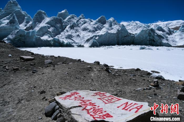 普瑪江塘邊境派出所民輔警巡邏標(biāo)記?！〗w波 攝