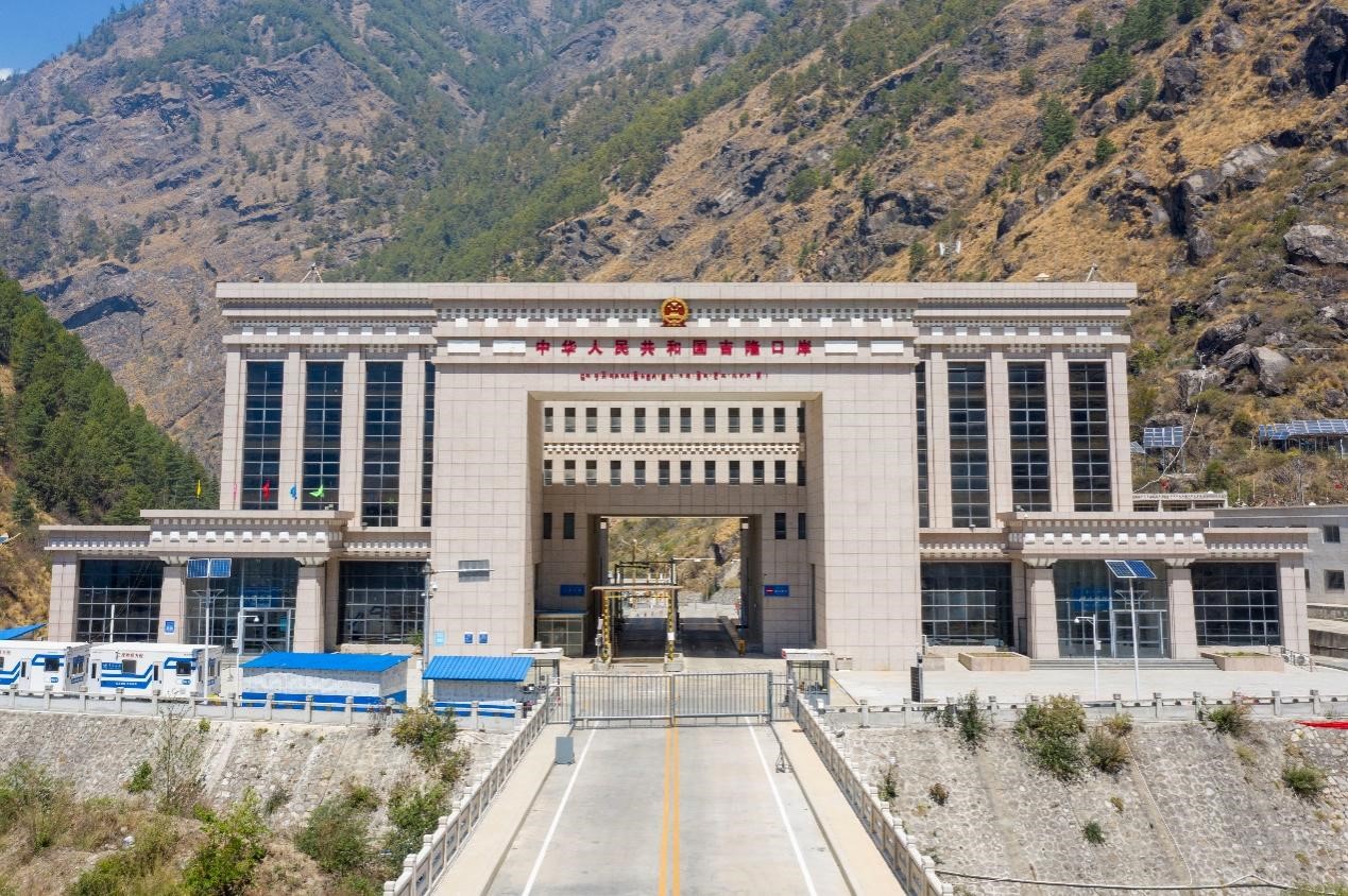 吉隆口岸航拍畫面。人民網(wǎng)記者 唐宋攝