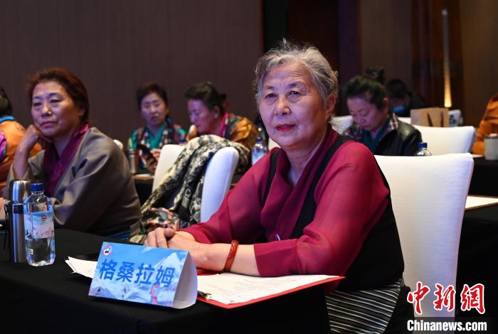 圖為西藏銀發(fā)旅游產(chǎn)品體驗團老年代表?！≮w朗 攝