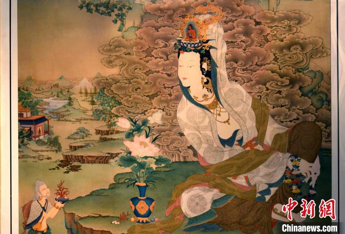 圖為5月16日，展覽中新創(chuàng)唐卡作品《靜息觀音》(局部)?！±盍?攝