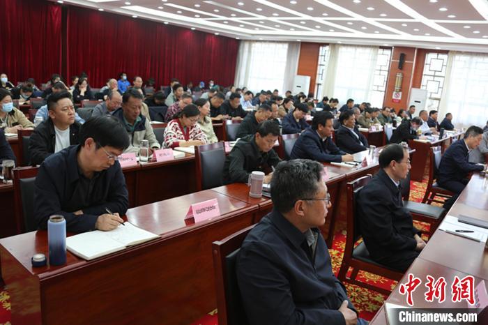 圖為專題黨課現(xiàn)場。　貢桑拉姆 攝