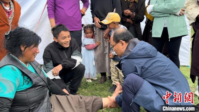 醫(yī)療團(tuán)隊(duì)奔赴西藏，義診活動(dòng)“點(diǎn)亮”偏遠(yuǎn)地區(qū)希望之光