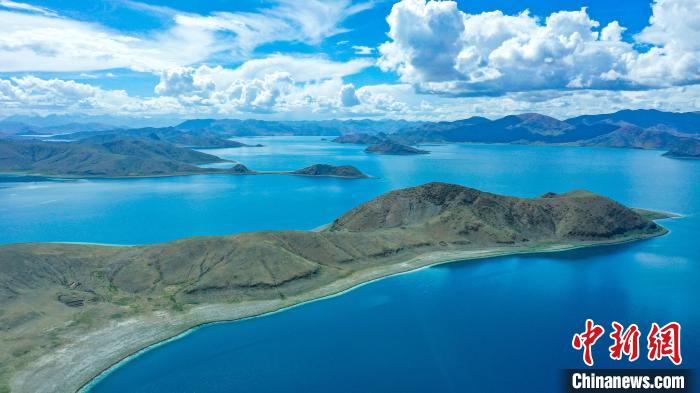 圖為羊卓雍措風(fēng)光。資料圖 山南市旅游發(fā)展局供圖