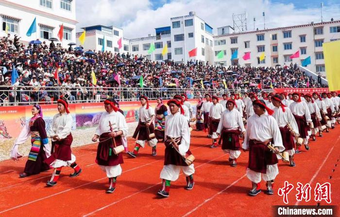 圖為西藏昌都市第九屆三江茶馬文化藝術(shù)節(jié)(芒康會(huì)場(chǎng))開幕式現(xiàn)場(chǎng)?！〔际忻⒖悼h委宣傳部供圖