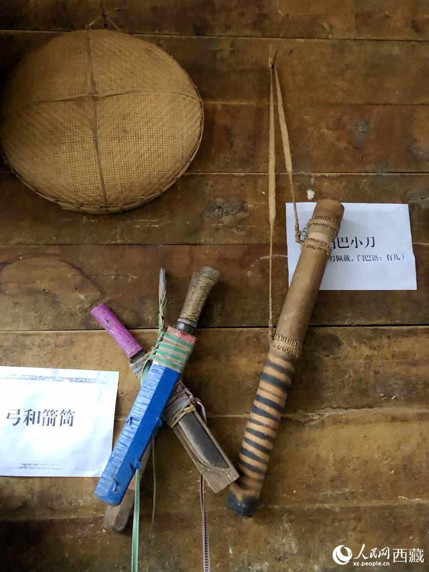 當(dāng)?shù)鬲?dú)具特色的藤竹工藝品。