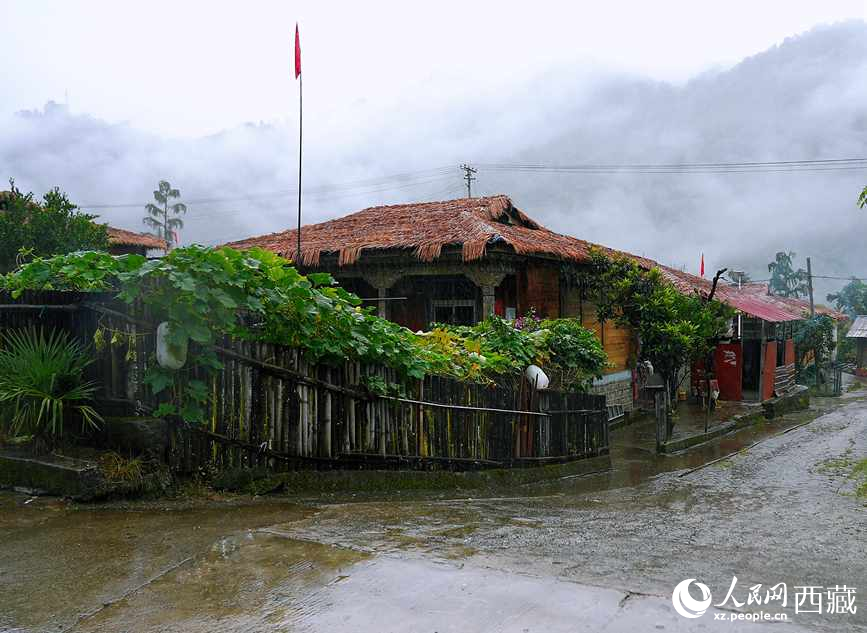 門巴族的特色庭院。