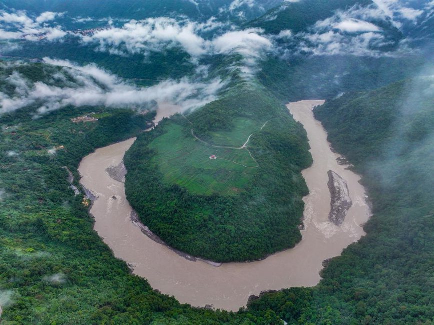 雅魯藏布江果果塘大拐彎。張澤坤攝