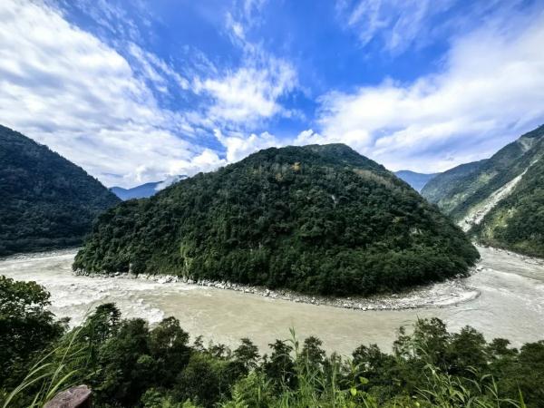 幾代建設(shè)者，歷經(jīng)半個(gè)多世紀(jì)完成！這是一條怎樣的公路？