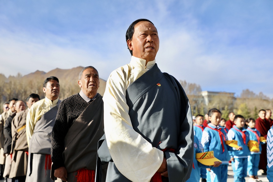 “升國旗、唱國歌”儀式現(xiàn)場。