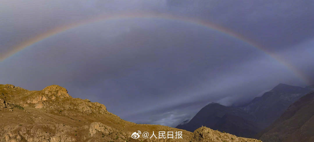 接好運(yùn)！青藏高原現(xiàn)巨大彩虹橋