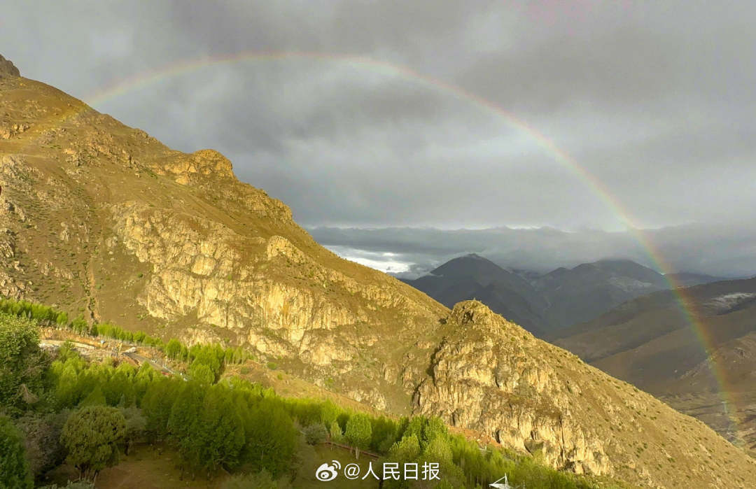 接好運(yùn)！青藏高原現(xiàn)巨大彩虹橋