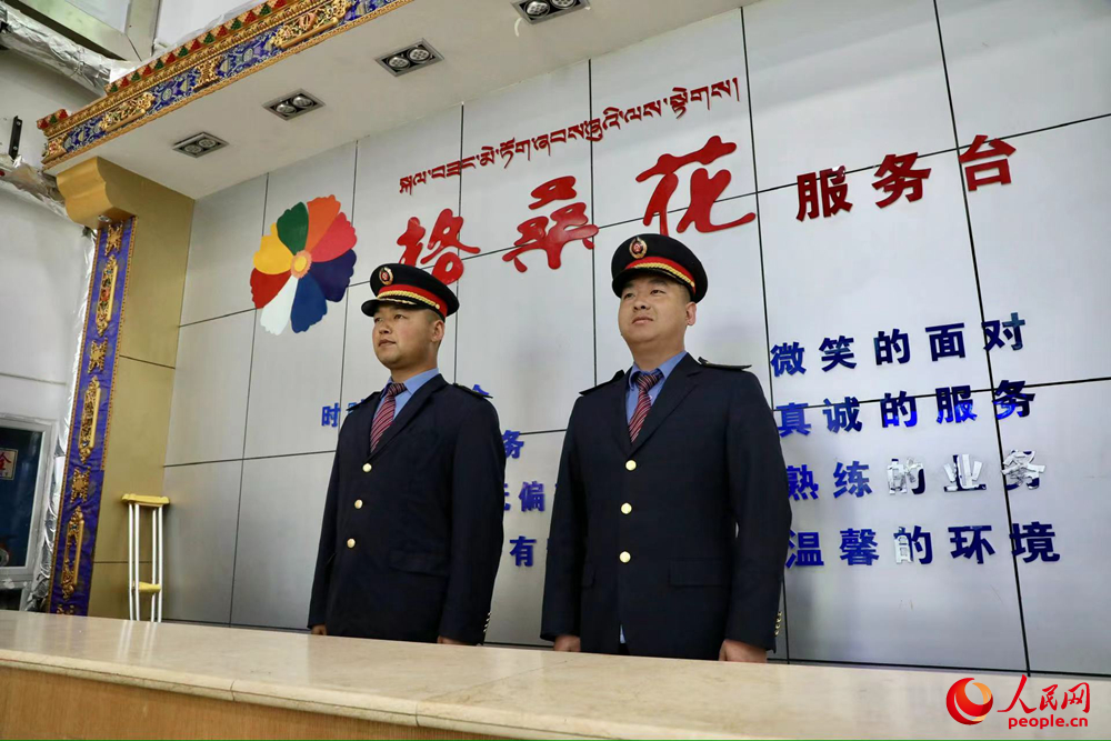 那曲火車站格?；ǚ?wù)臺。人民網(wǎng)記者 次仁羅布攝