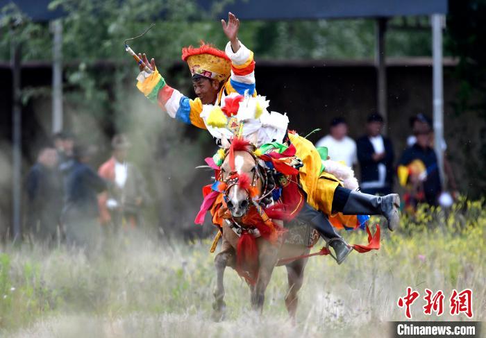 西藏拉薩:賽馬慶祝“望果節(jié)”