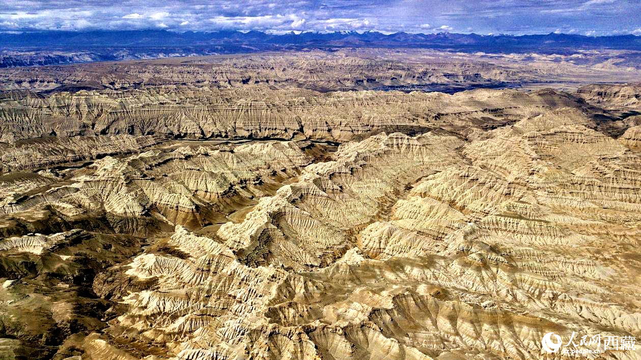 鳥(niǎo)瞰西藏阿里地區(qū)札達(dá)土林國(guó)家地質(zhì)公園。