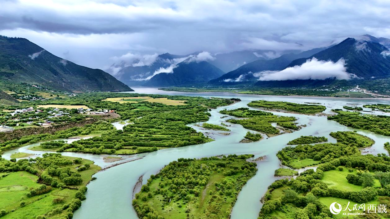 西藏林芝市雅尼國(guó)家濕地公園風(fēng)景如畫(huà)。