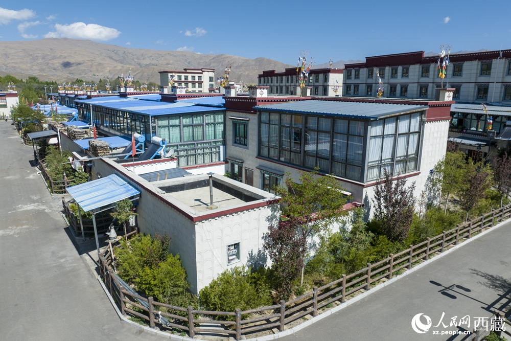 寬敞明亮的藏式民居。人民網(wǎng)記者 次仁羅布攝